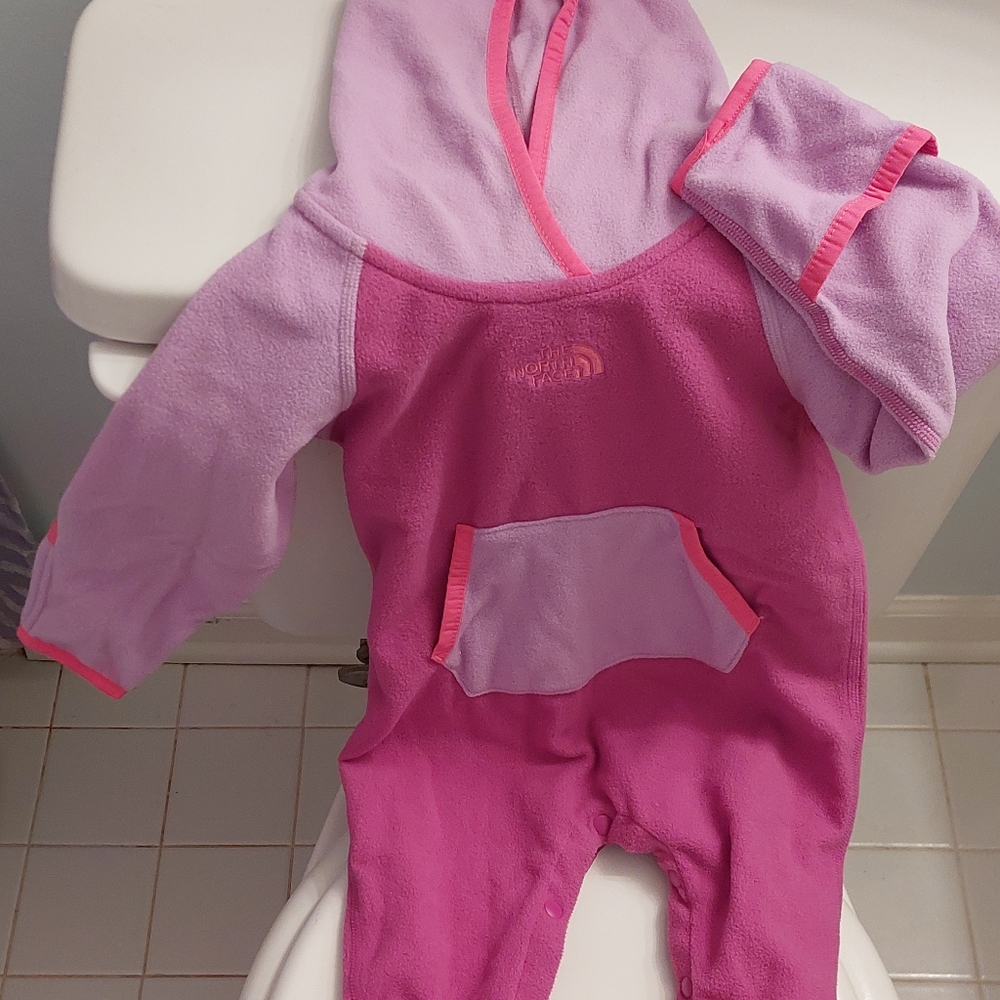 Tate gift..Infant girls Under Armour Nwot one piece hoodie coat size 6-12 months - Picture 1 of 9